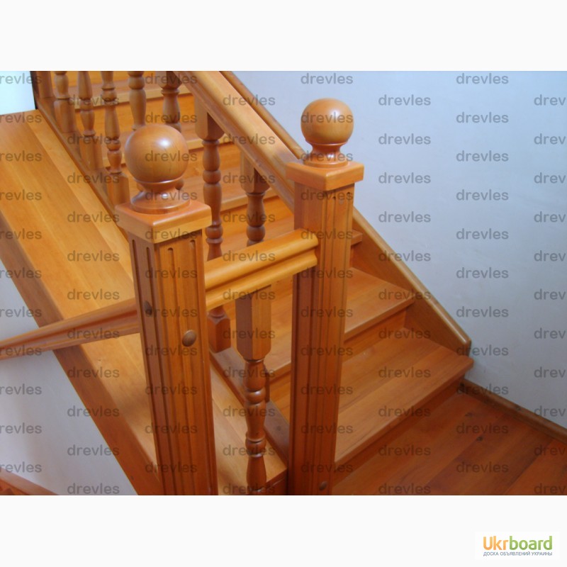 Лестница деревянная, зашивка каркаса деревом