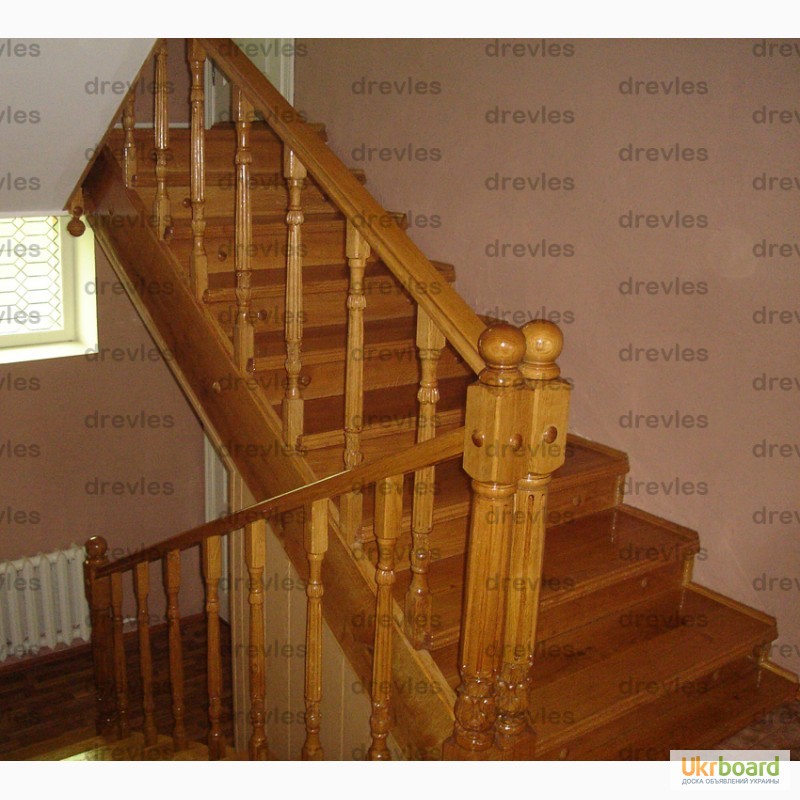 Фото 2. Лестница деревянная, зашивка каркаса деревом