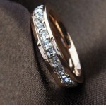 Красивое кольцо с кристаллами Swarovski покрытое золотом 18 карат