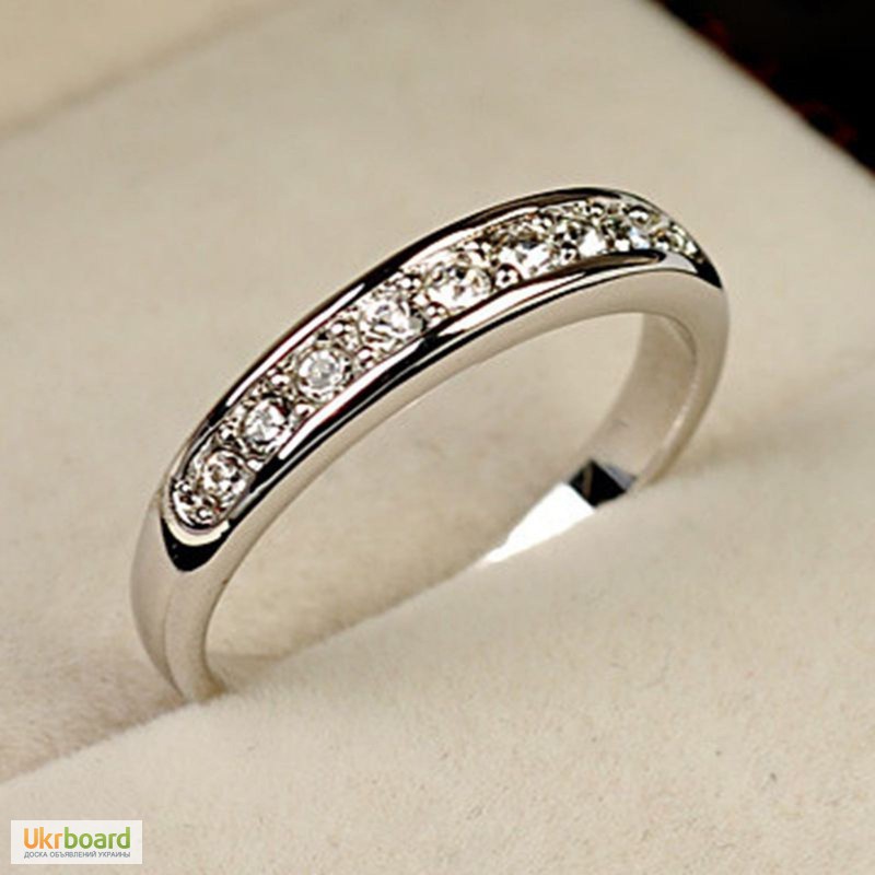 Фото 3. Красивое кольцо с кристаллами Swarovski покрытое золотом 18 карат