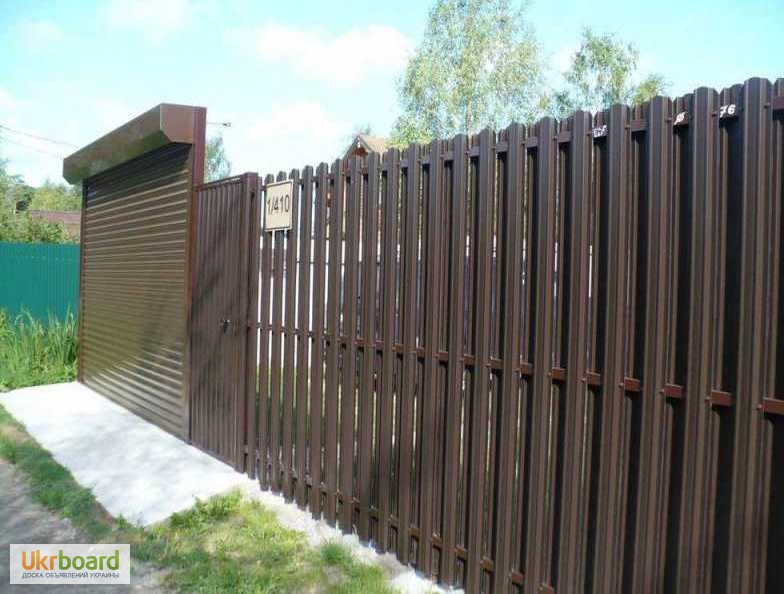 Фото 2. Забор из металлического штакетника под ключ с установкой