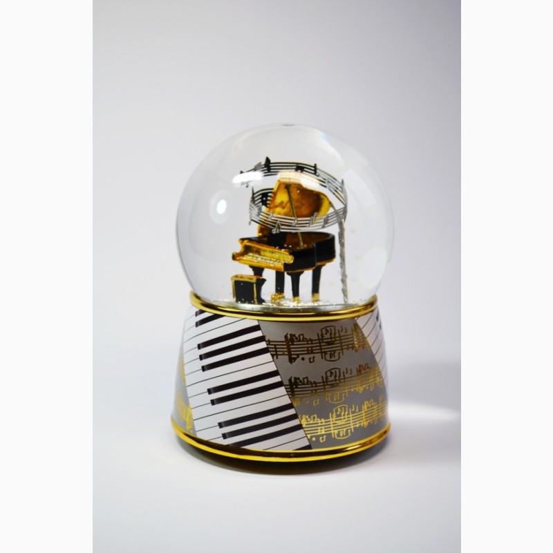 Фото 4. Музыкальный шар с блестками Санта и паровозик