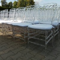 Аренда прозрачных стульев для выездной церемонии
