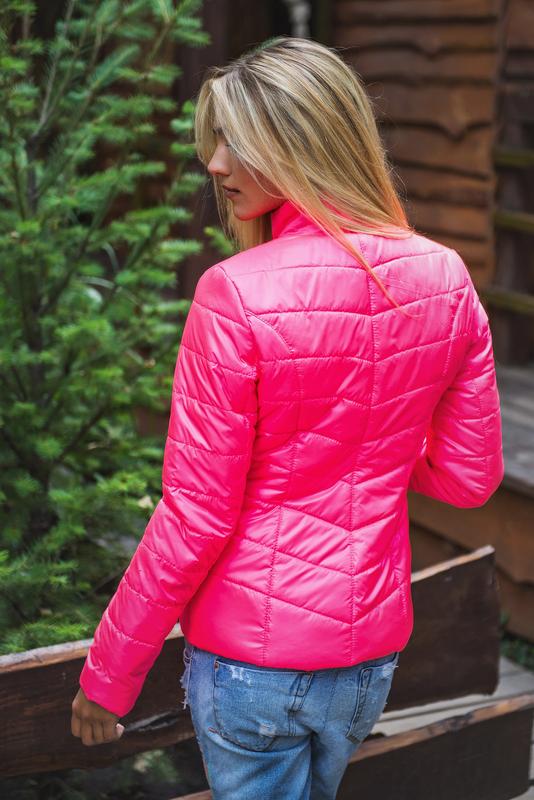 Фото 2. Продам фирменную яркую женскую куртку осень-весна