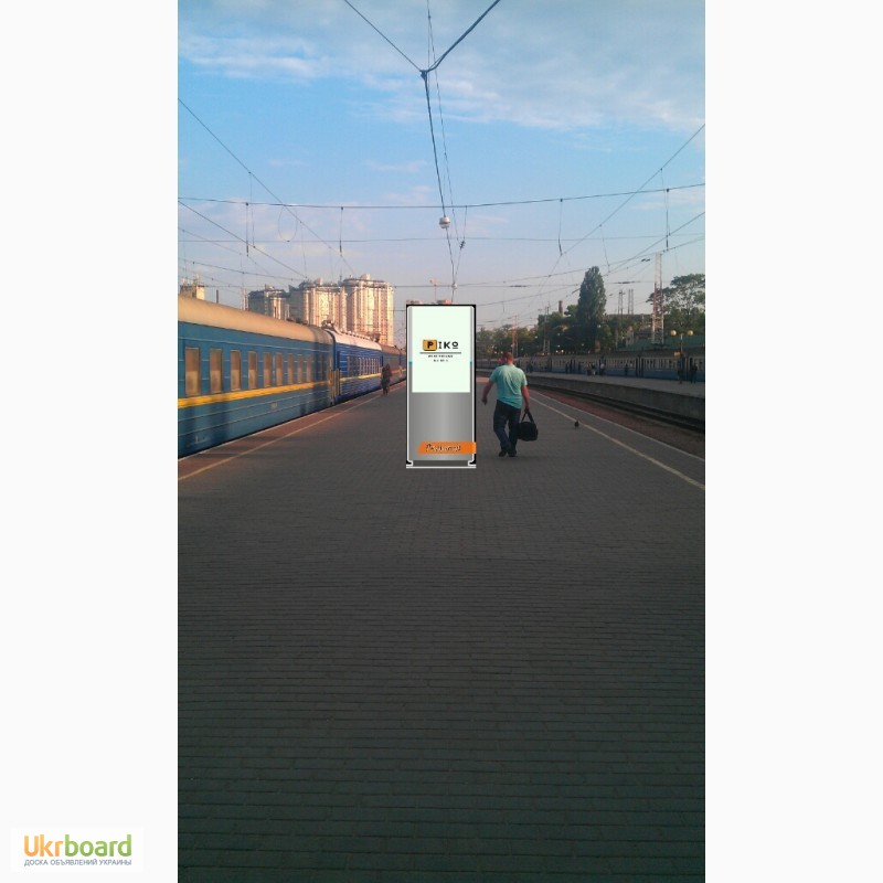 Фото 4. Реклама на Платформах ЖД Вокзала Одесса
