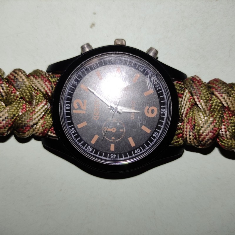 Фото 2. Часы с браслетом и компасом