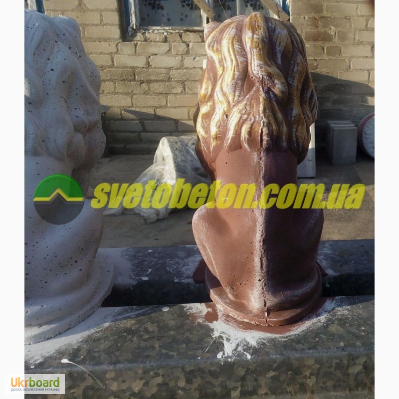 Фото 7. Лев из бетона сидящая фигура у входа, бетонная скульптура для столбов ворот и забора