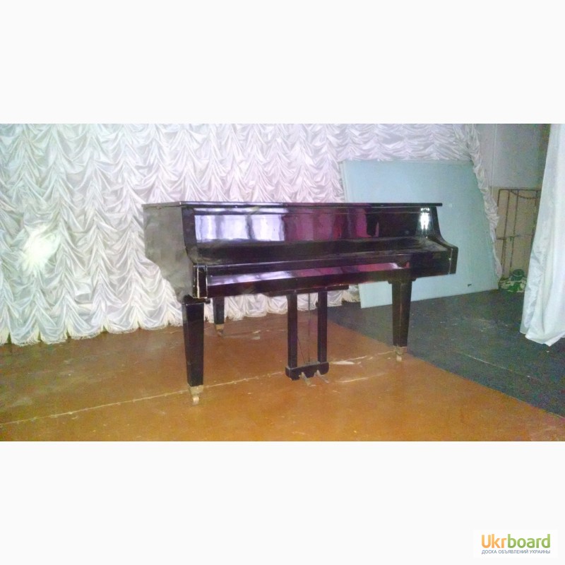 Продам кабинетный рояль Красный Октябрь в хорошем состоянии.кабинетный рояль