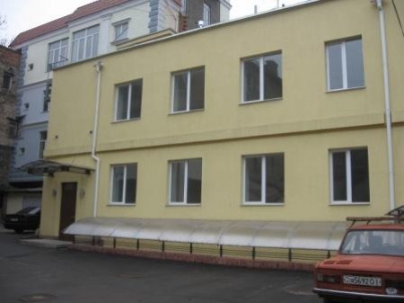 Фото 2. Двухэтажное отдельно стоящее здание Польская/Бунина