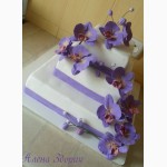 Свадебный 3-х ярусный торт с сиреневыми орхидеями