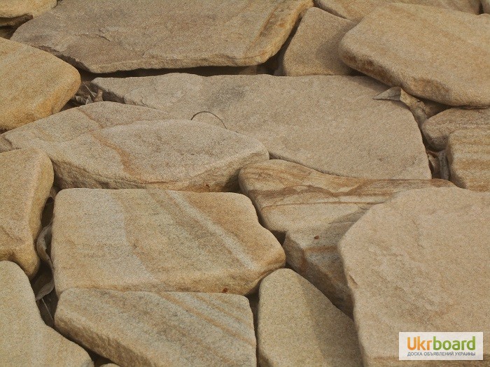 Фото 2. Камень песчаник окатанный