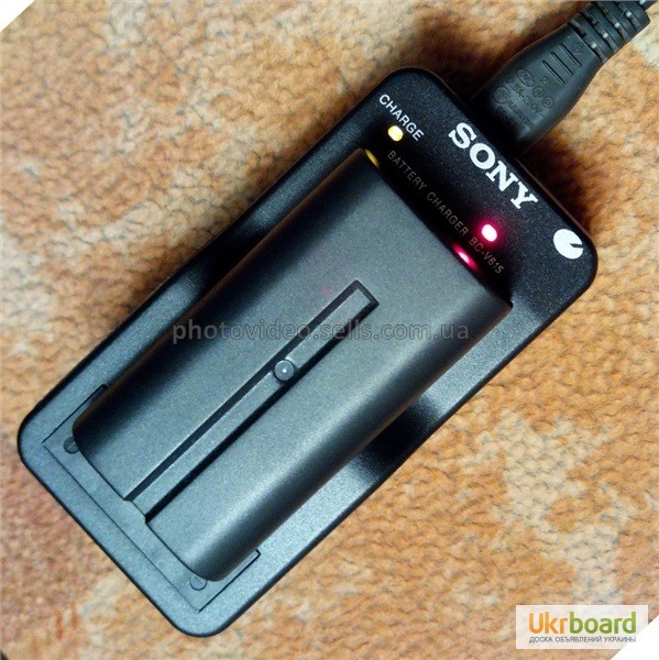 Фото 2. Зарядное устройство BC-V615 для аккумуляторов Sony