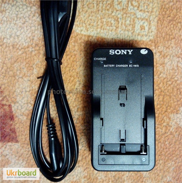 Фото 5. Зарядное устройство BC-V615 для аккумуляторов Sony