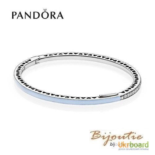 Фото 2. Pandora браслет жесткий голубые сияющие сердца 590537EN23