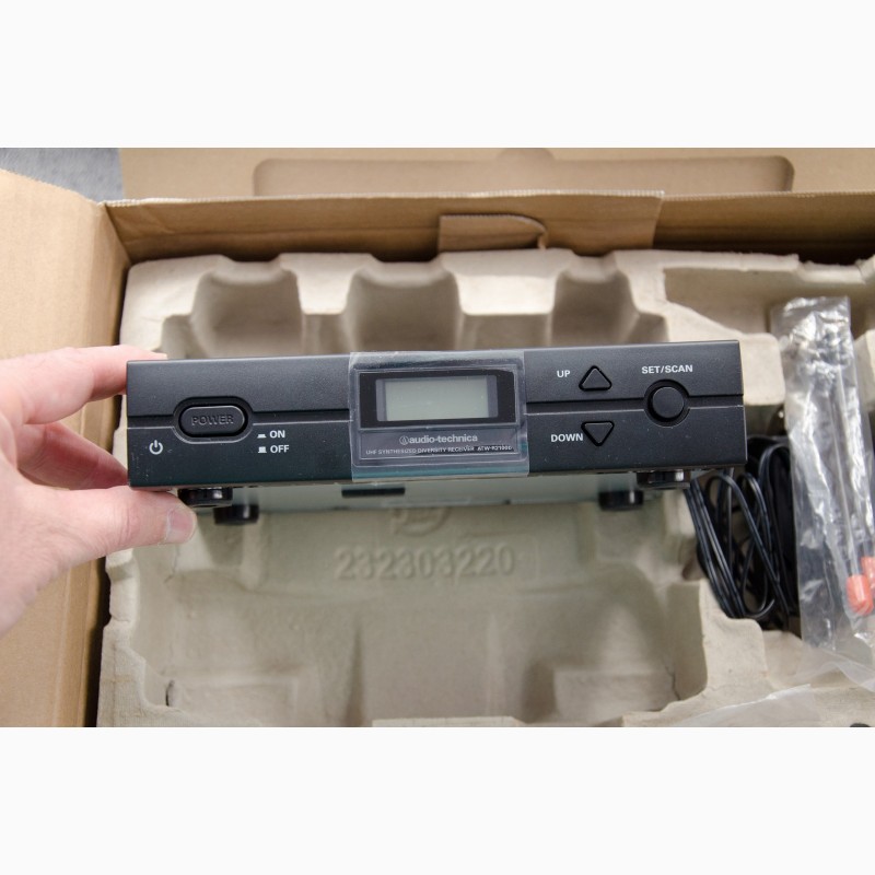Фото 8. Радіосистема з ручним мікрофоном Audio-Technica ATW2120A