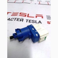 Выключатель стоп сигнала (лягушка) Tesla model X S REST 1005124-00-A 100512