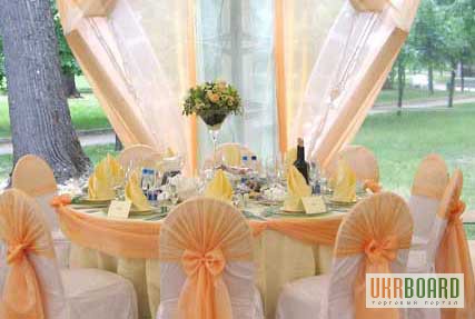 Фото 2. Свадебные чехлы на стулья, прокат скатертей на свадьбу, драпировка столов, банты