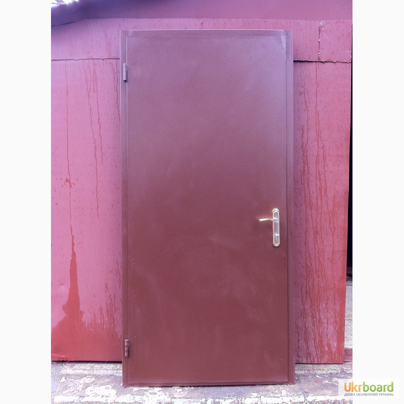 Куплю двери входные железные б у. Дверь хлопушка металлическая. Старая металлическая дверь. Дверь железная входная Старая. Бордовая входная дверь.