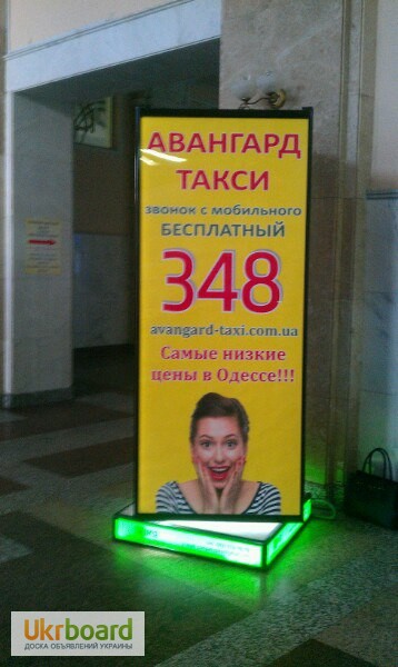 Реклама на ЖД Вокзале динамические Пилларсы в Одессе