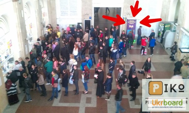 Фото 3. Реклама на ЖД Вокзале динамические Пилларсы в Одессе