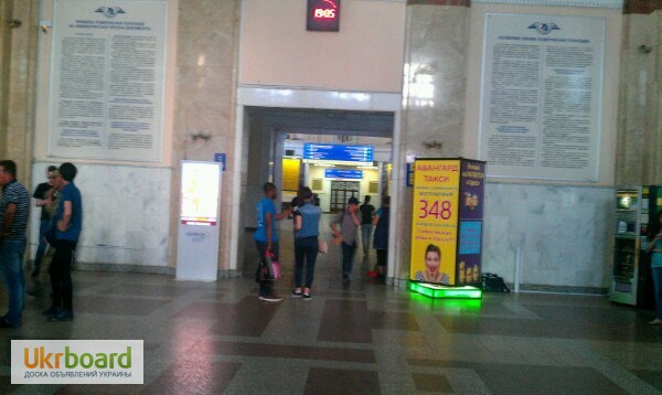 Фото 4. Реклама на ЖД Вокзале динамические Пилларсы в Одессе