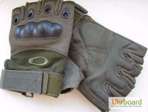 Фото 3. Тактические перчатки беспалые темные OAKLEY