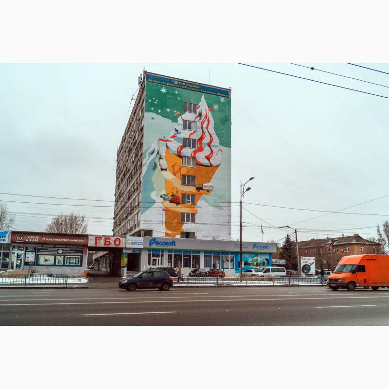 Фото 2. Художественное оформление фасадов зданий в стиле мурал-арт по Украине
