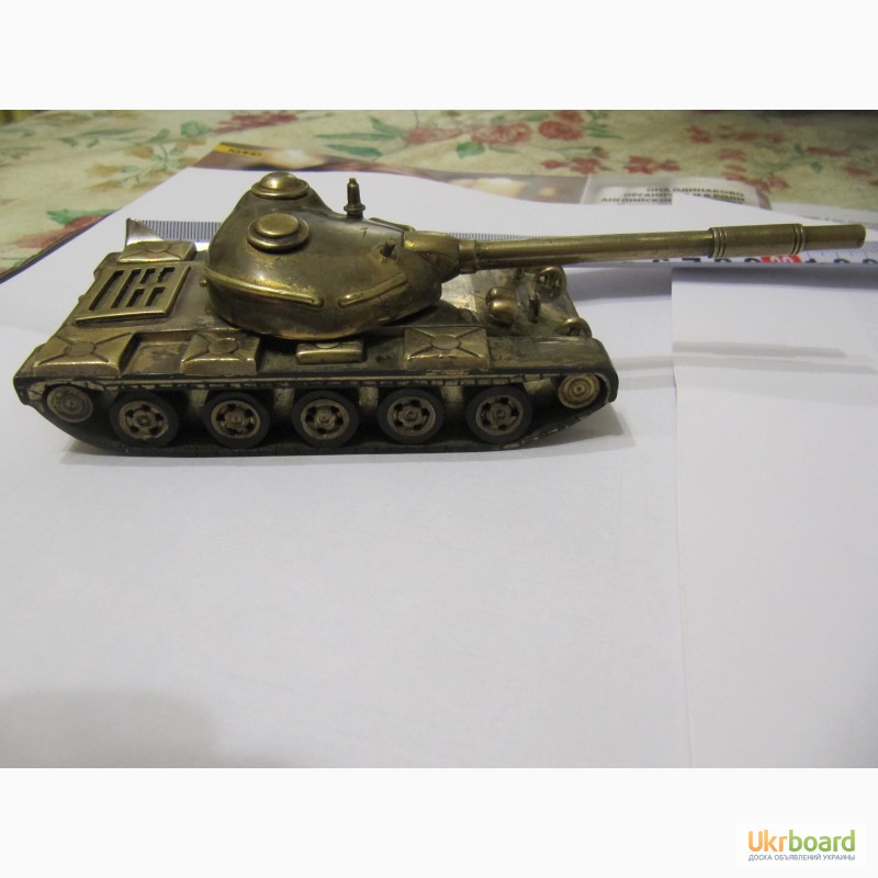 Продам модель танка Т-62(латунь)