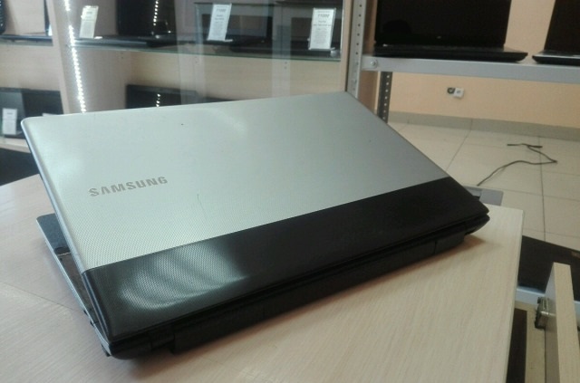 Фото 2. Игровой ноутбук Samsung NP300E7Z.(Танки, Дота идут легко!)