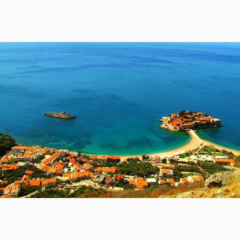 Фото 3. Наслаждайтесь панорамным видом на море, горы и сосны. Прекрасная Черногория