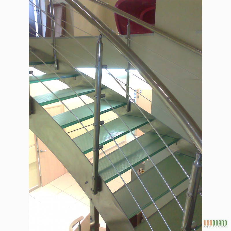 Фото 2. Стеклянные лестницы и ступени, изготовление и монтаж