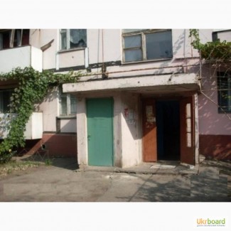 Продам трехкомнатную квартиру в пгт.Степногорск Васильевского района Запорожской области