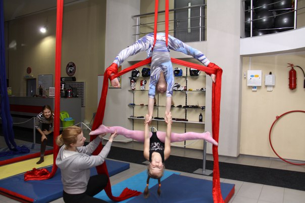 Фото 4. Индивидуальные тренировки по воздушной гимнастике на полотнах для детей и взрослых