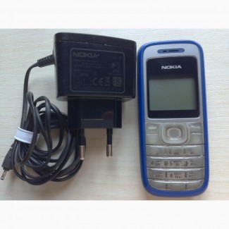Мобильный телефон Nokia 1200 RH-99 с зарядкой Nokia AC-3E