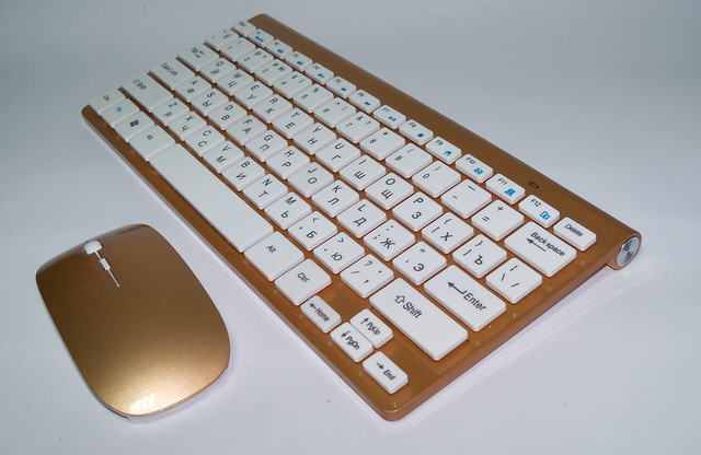 Фото 2. Беспроводная клавиатура + оптическая светодиодная мышка 902 золотая