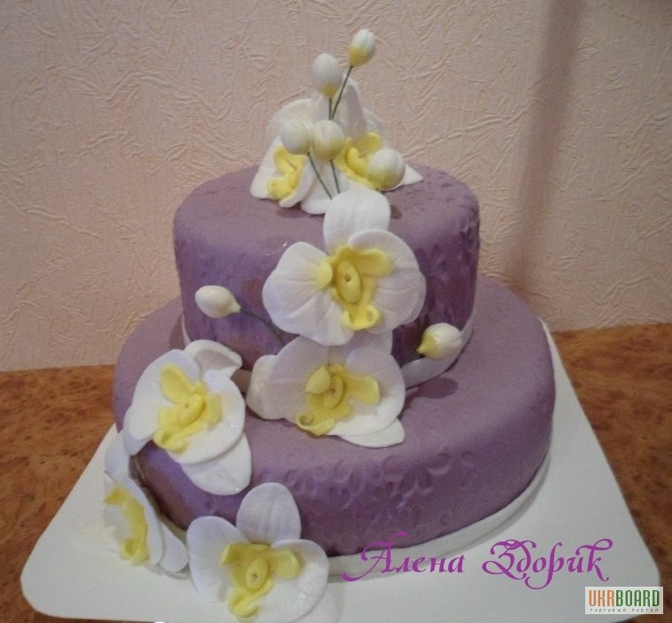 Свадебный торт с белыми орхидеями