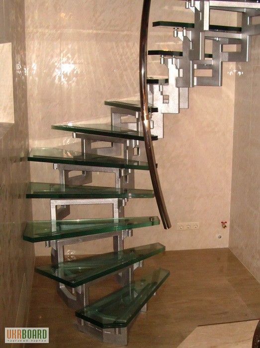 Изготовление стеклянных лестниц, перил, ступеней.