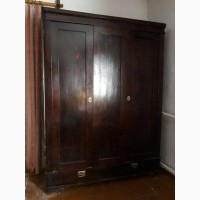 Продам антикварный деревяный шкаф
