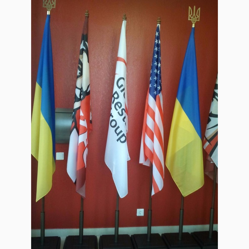 Фото 4. Кабинетная подставка с флагом Украины за 1780 грн