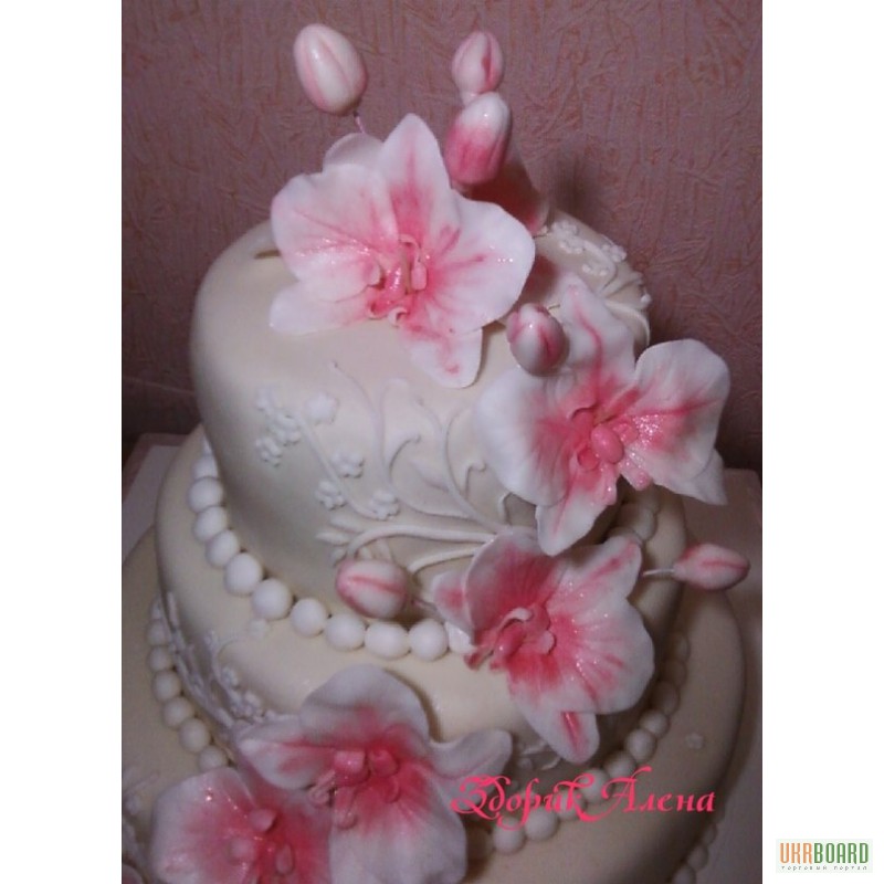Фото 3. Свадебный 3-х ярусный торт с орхидеями