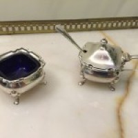 Антикварный серебряный набор: солонка и горчичница с кобальтовыми вставками