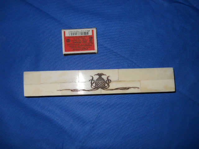 Старинная перовая ручка в перламутровом футляре