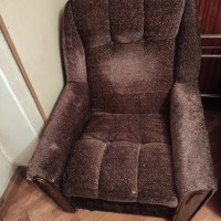 Кресло мягкое коричневое