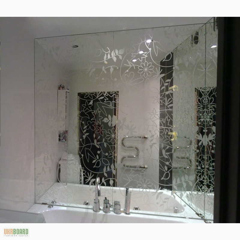 Фото 2. Зеркало в ванную комнату