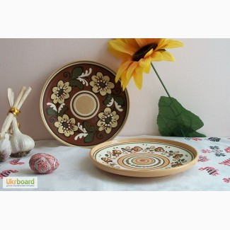 Майоліка- глиняний, екологічно чистий посуд в українському стилі.