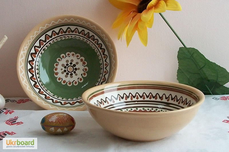 Фото 4. Майоліка- глиняний, екологічно чистий посуд в українському стилі.