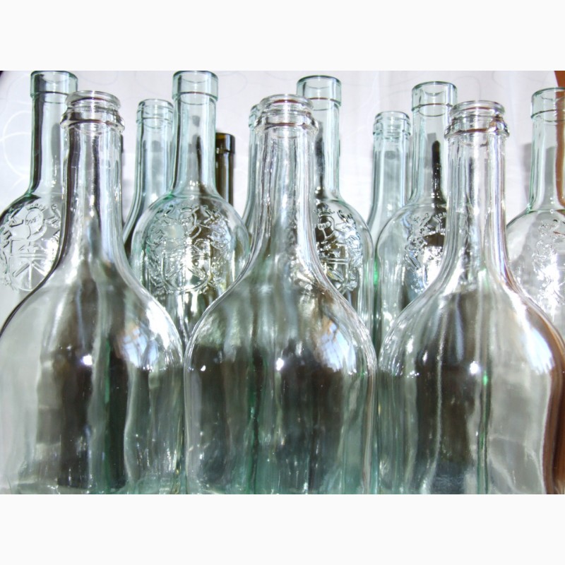 Фото 3. Бутылки производства Италии разного цвета стекла