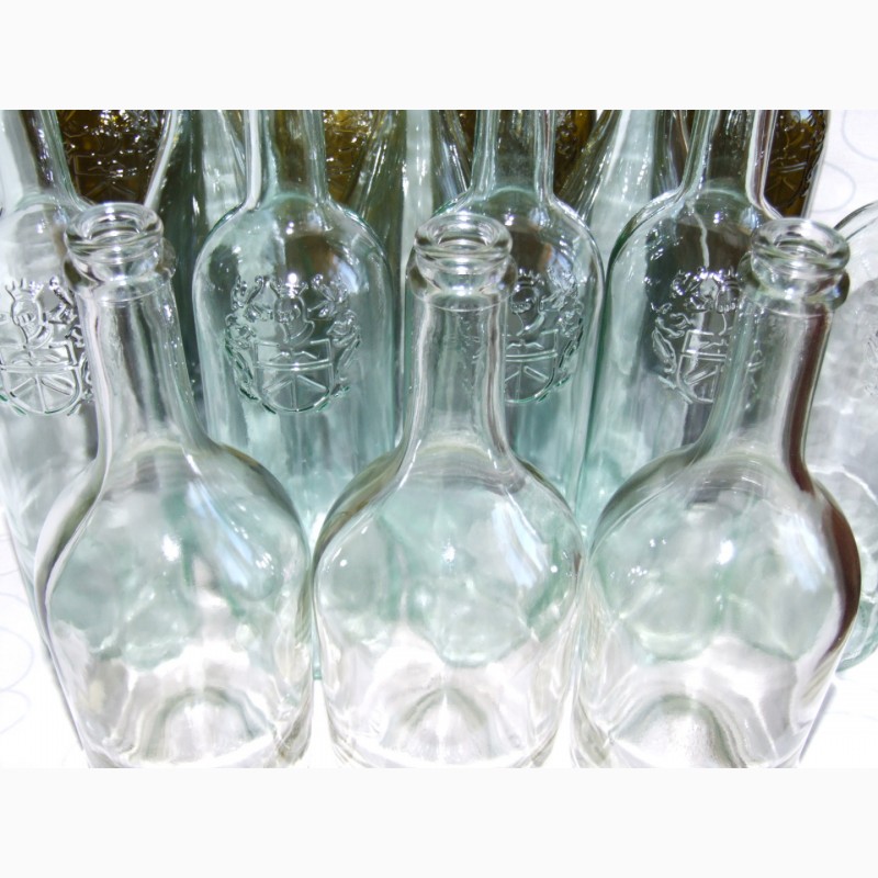 Бутылки производства Италии разного цвета стекла