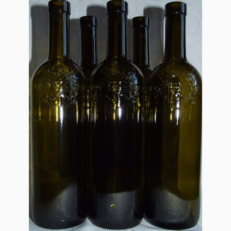 Фото 6. Бутылки производства Италии разного цвета стекла