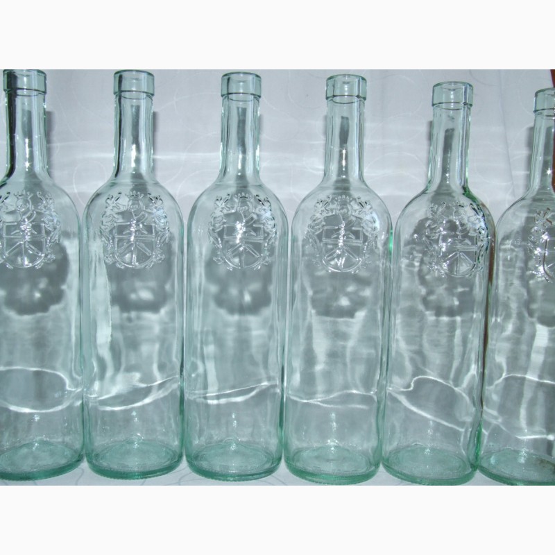 Фото 7. Бутылки производства Италии разного цвета стекла